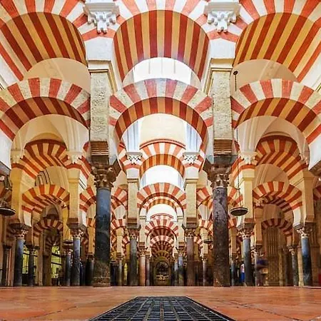 El Patio De Cruz Conde *