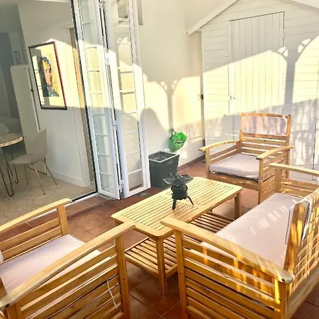 El Patio De Cruz Conde Apartment